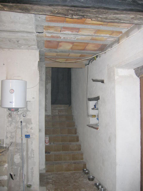 de doorgang en plafonds die hersteld moeten worden